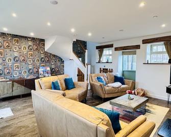 Pastures Barn - Leek - Living room