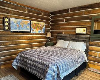 Cozy Canyon Cabin - Vernal - Bedroom