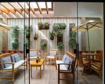 Faro Hotel Atibaia - Atibaia - Patio