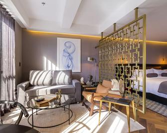 The Wild Oscar - Mexico City - Living room
