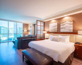 No Resort Fee Strip View Suite + Free Valet + Pool - Las Vegas - Quarto