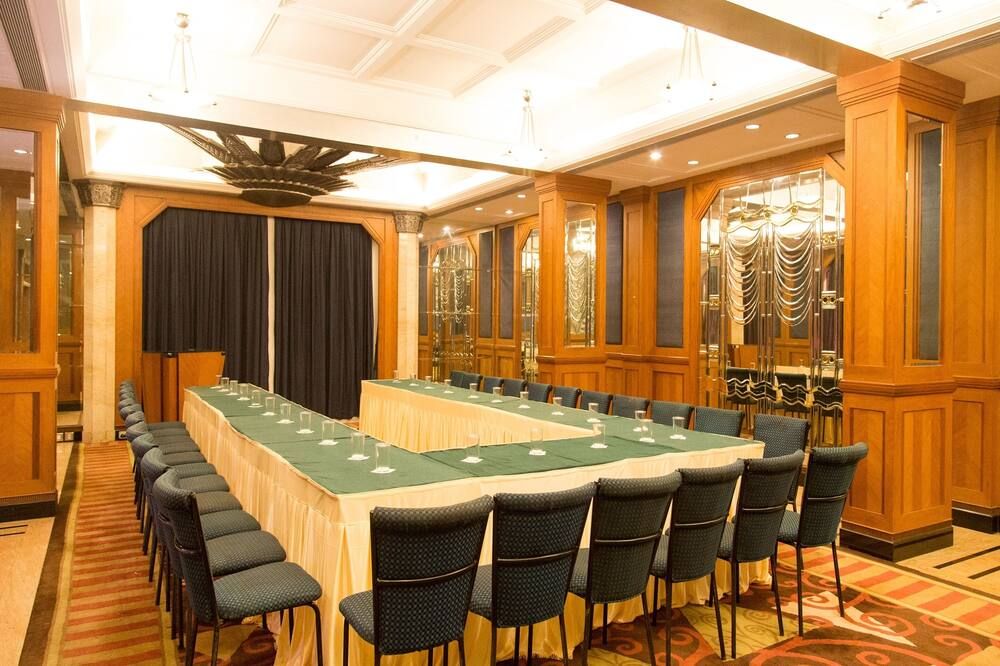 Sarovar Portico Kalupur Ahmedabad - אחמדאבאד - חדר ישיבות