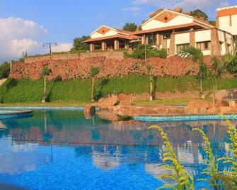 Kadambavanam Ethnic Village Resort - Madurai - Piscine