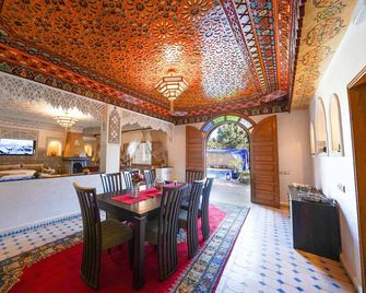 Luxurious Aghmat Villa with Private Pool and Panoramic Mountain Views - Aghmat - Comedor