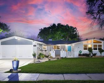 Private Pool and game Rm,close to seaworld,Lackland,six flags. - San Antonio