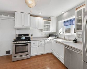 Pistakee Marina Boat House - Fox Lake - Cucina