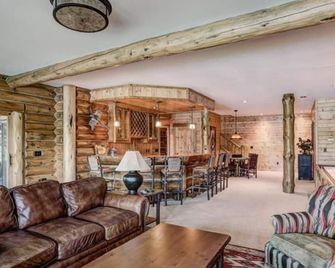 Executive Custom Log Lodge on Little Round Lake - Hayward - Living room