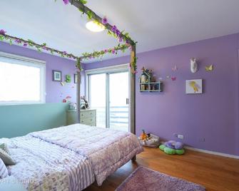 Escape to a Private Woodland Estate - Barrington - Bedroom