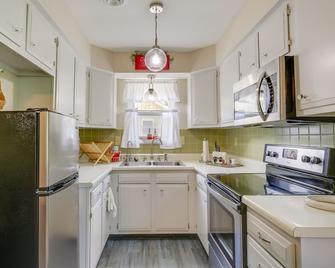 Historic Marthasville Getaway with Shared Amenities! - Washington - Kitchen