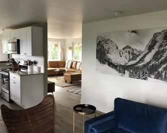 Cannon Creek Cabin - private, amazing views, with a Hot Tub and Outdoor Sauna - Ridgway - Sala de estar
