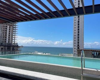 Stylish Condo Steps to Beach & Malecón - Mazatlán - Balcón
