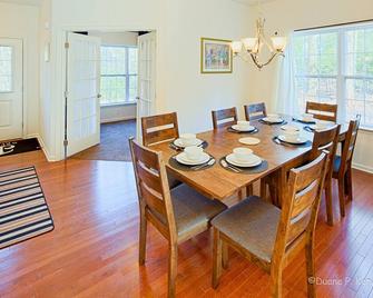 Awesome New Home In Poconos - Swiftwater - Comedor