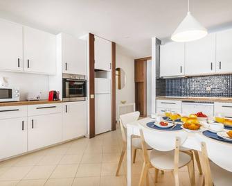 2BR Family Holidays @ Pé do Lago - Quarteira - Kitchen