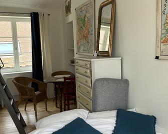 Charming mezzanine studio - Ла-Шапель-Сен-Мемен - Спальня