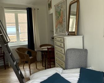 Charming mezzanine studio - La Chapelle-Saint-Mesmin - Bedroom