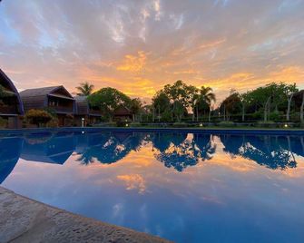 Green Orry Inn Villas & Resort - Tetebatu - Piscina