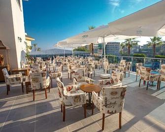 Mysea Hotels Alara - Okurcalar - Innenhof