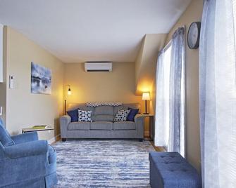 Entire apartment, close to Hershey - Palmyra - Living room