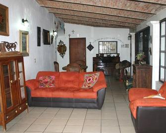 Meson Don Quijote - Ajijic - Sala de estar