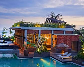 Swarga Suites Bali Berawa, Marclan Collection - North Kuta - Pool