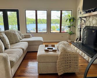 Modern Lakefront Getaway Jersey Shore - Bridgeton - Sala de estar