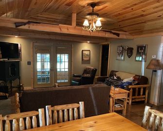 Compfy Cabin - Atlanta - Dining room