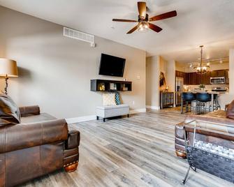 Mountain Modern Luxury 3br 2ba Attach Garage Near Dtc/Parker-Short And Long Term - Parker - Living room