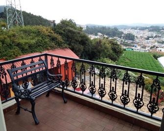Berry Hills Resort - Ooty - Balcony