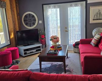 Foresteria, river, mountain and SPA! - Saint-Irénée - Living room