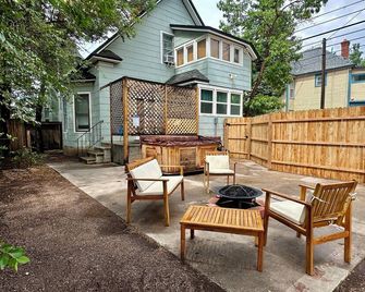 Charming Downtown Victorian 3 Bed 2 Bath Just Off Colorado College Campus - Colorado Springs - Patio