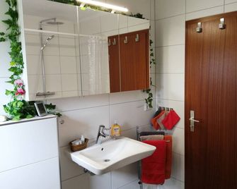 Sonnige Wohnung in Bad Driburg mit Garten - Bad Driburg