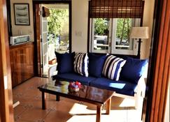 The 'cottage' At Lion's Gate - Check For Our Spring & Summer Specials - Cruz Bay - Living room