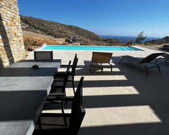 Two Br Private Peaceful Mylo Villa No Living Room Close to Mylopotas Beach - Mylopotas - Piscina
