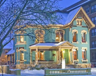 The Kalamazoo House Downtown Hotel and Suites - Kalamazoo - Rakennus