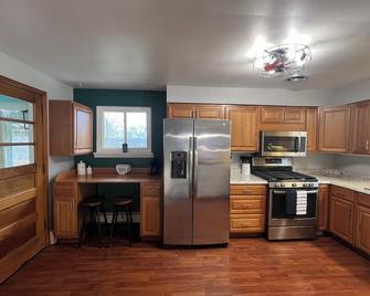 Soothing 2-bedroom house with WiFi in Butler - Butler - Кухня