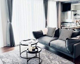 Akikawa Koshi 6 | 15 Min to Tsmc | Entire 5ldk House | Up to 7 Guests - Koshi - Sala de estar
