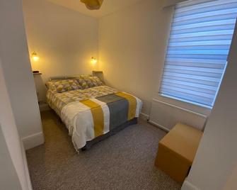 Penhale Holiday Flats - Eastbourne - Schlafzimmer