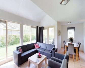 Holiday Home at Veerse Meer - Kortgene - Вітальня