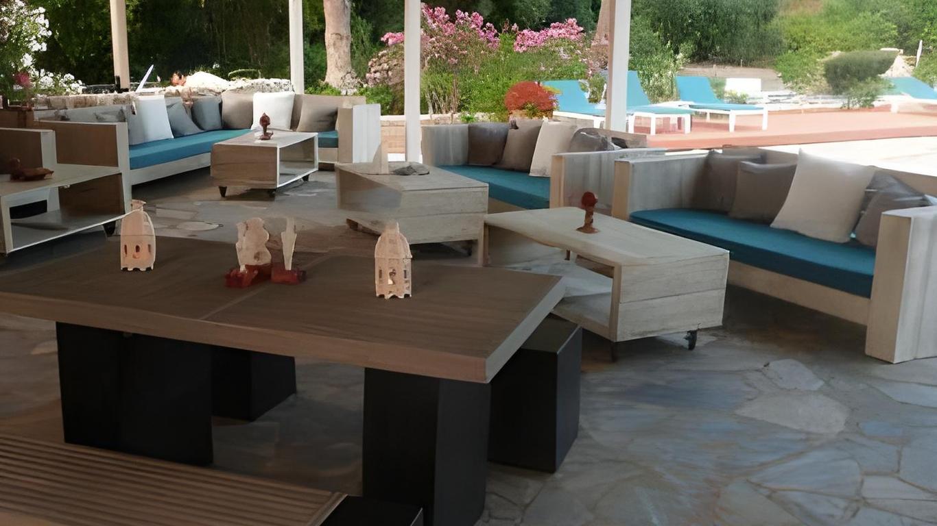 Karavostasi Beach Hotel