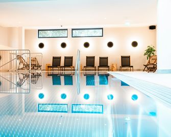 Henri Hotel Kitzbühel - Kitzbühel - Pool