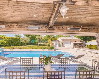 4 bedroom accommodation in St. Cézaire sur Siagne - Saint-Cézaire-sur-Siagne - Piscina