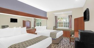 Microtel Inn & Suites by Wyndham Bentonville - Bentonville - Bedroom