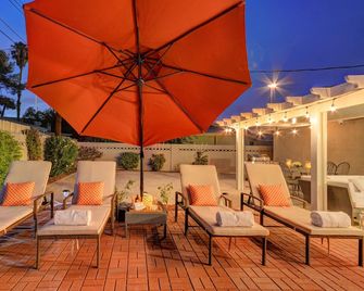 Voted Architectural Digest 51 Best Places to Stay in the US - Las Vegas - Patio