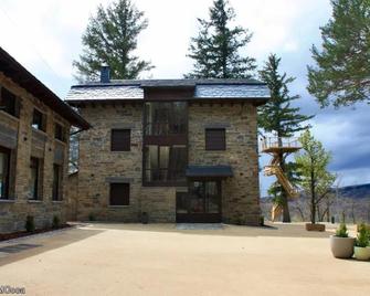 Villa Lucerna Sports & Hotel Resort - San Martín de Castañeda - Edificio