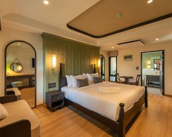 Shamrock Chiangmai Hotel-Adult Only - Chiang Mai - Yatak Odası