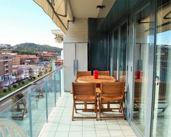 Apartamento Ainara Garden Family - Lloret de Mar - Balcón
