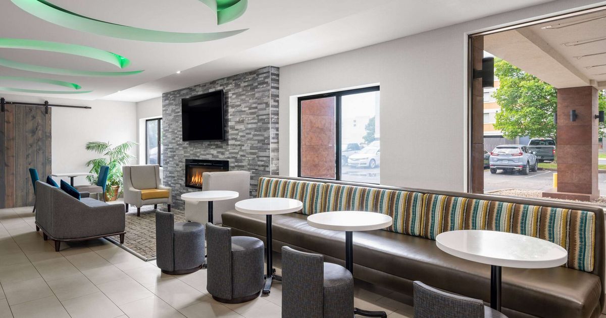 La Quinta Inn by Wyndham Indianapolis Airport Executive Dr desde 30