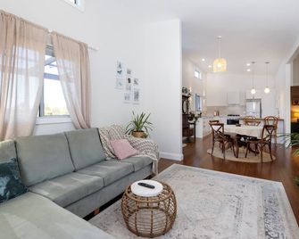 Greenhills Guesthouse - Victor Harbor - Living room