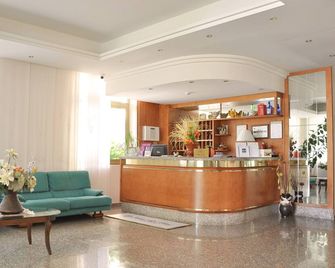 Hotel Dei Pini - Fiuggi - Lobby