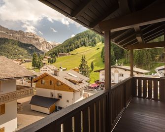Hotel Antares - Selva di Val Gardena - Balcony